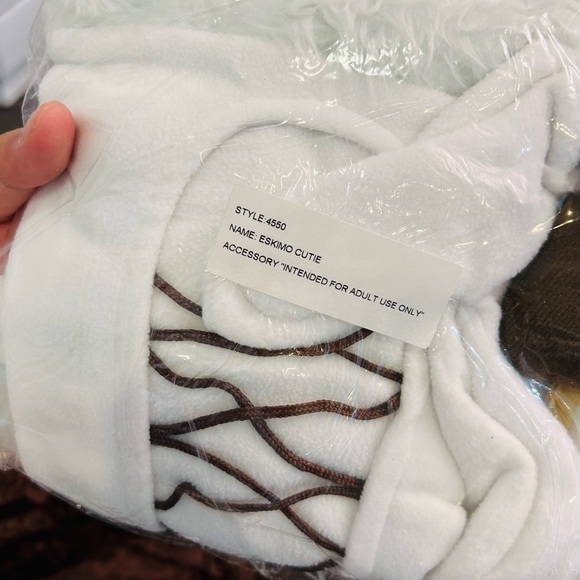 Eskimo Women’s Halloween Costume - Picture 6 of 7